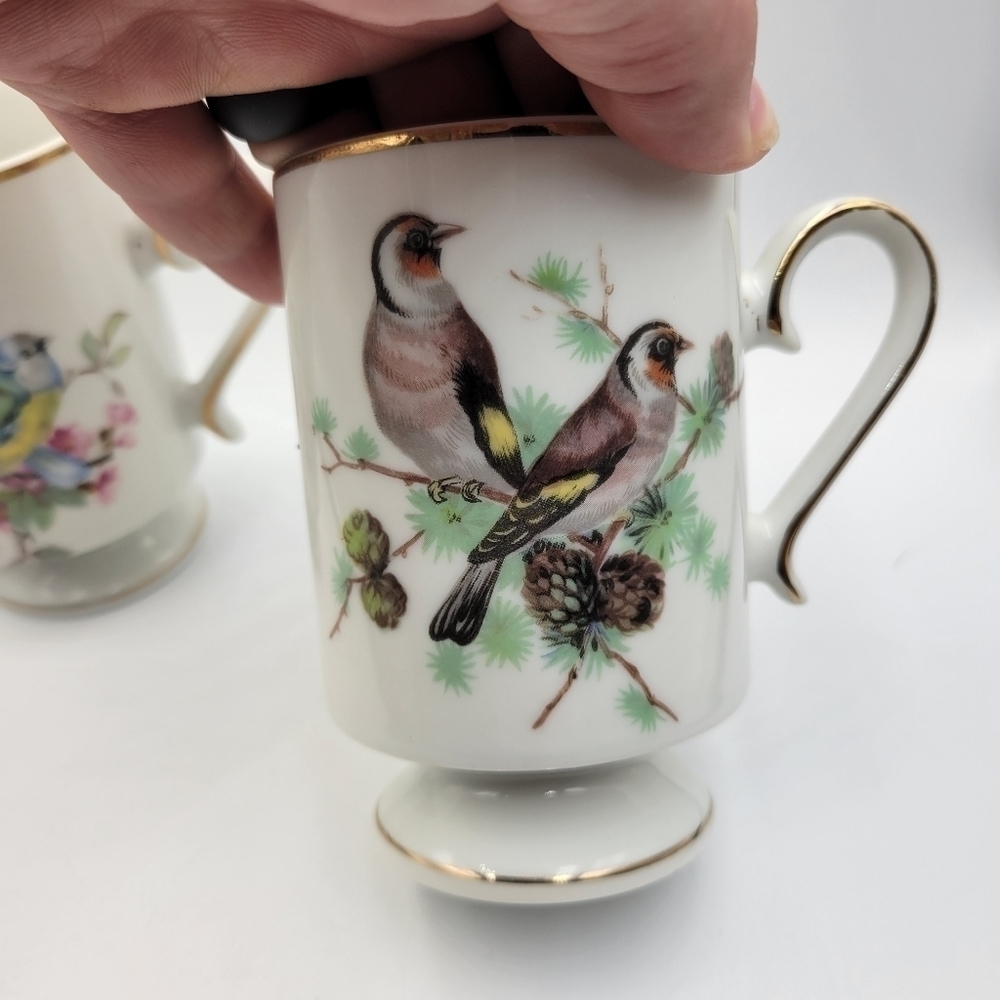 Vintage Royal Crowl Derby Bird Mugs - set of 2 - Picture 3 of 7